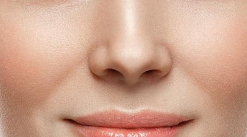 自体脂肪隆鼻多久可以化妆