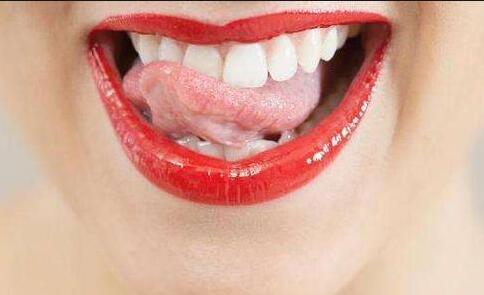 嘴唇肿了多说话有消肿的作用吗