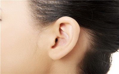 耳垂裂口是怎么回事时好时坏_耳垂裂口是怎么治疗