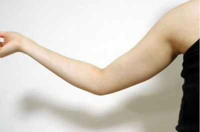 手臂胖如何给客户设计短袖或长袖_手臂羽毛纹身图片