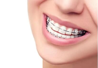 装假牙的地方牙龈出血(装假牙的地方牙龈萎缩)