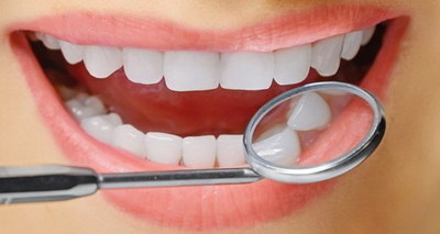 如何以简单有效的方法让牙齿快速变白_如何通过牙齿侧面获得更好的口腔健康