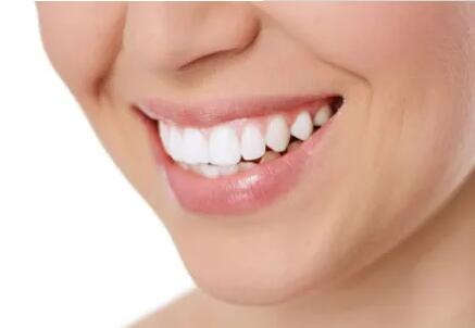 牙龈变大什么原因造成的_牙龈黑色污垢怎么清除小妙招