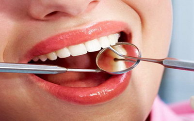 牙齿酸痛怎么回事牙龈出血(牙龈肿牙齿酸痛是怎么回事)
