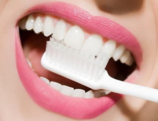 拔完牙多久可以洗牙齿