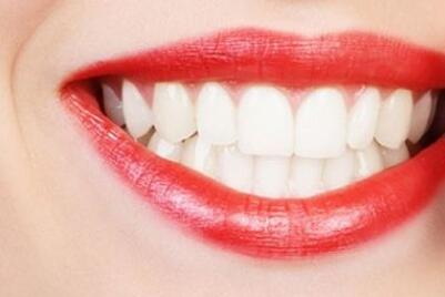 牙龈颜色很淡是什么原因