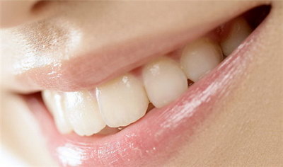 喝柠檬水对牙齿有伤害吗(为什么柠檬水可能会伤害牙齿？)