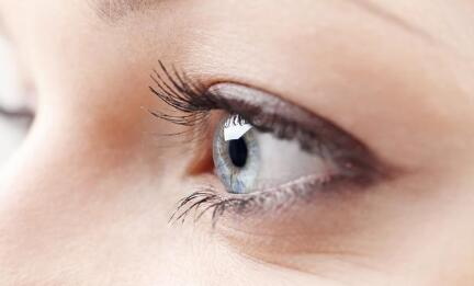 双眼皮：生理盐水洗眼睛的必要性