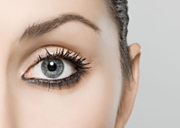 为什么有黑眼圈是什么原因引起的_皮肤暗黄黑眼圈重是用什么护肤品好